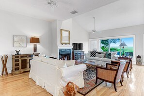 Apartment, Mehrere Betten, Terrasse (3117 Marsh View) | Wohnbereich