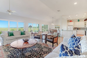 Appart'hôtel, plusieurs lits, patio (3117 Marsh View) | Coin séjour
