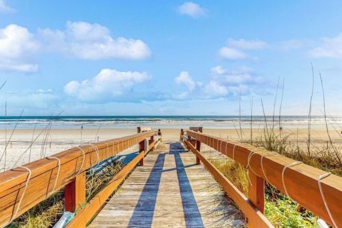 Modern/oceanview/pickleball/pool/beach Access