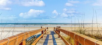 Modern/oceanview/pickleball/pool/beach Access