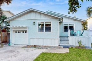 Exterior - Inviting Beach House - Walk to Beach, Shopping & Dining (St. Augustine)