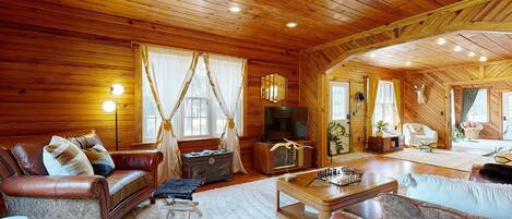 Maison, plusieurs lits, patio, vue jardin (Oasis Oaks) | Coin séjour