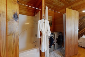 Interior - Full 3 Ensuite Home in Fish Camp Community w/ Kayaks, Bikes and Boat Parking (Townsend)