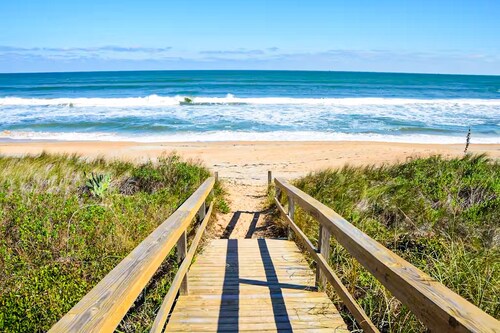 Gorgeous Coastal Getaway With Large Yard, Firepit, & Screened Porch