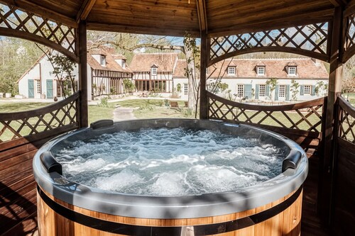 Harmony Homes | Montereau - Piscine, Spa & Tennis