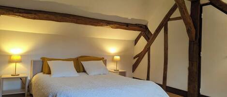 7 bedrooms, iron/ironing board, WiFi, bed sheets