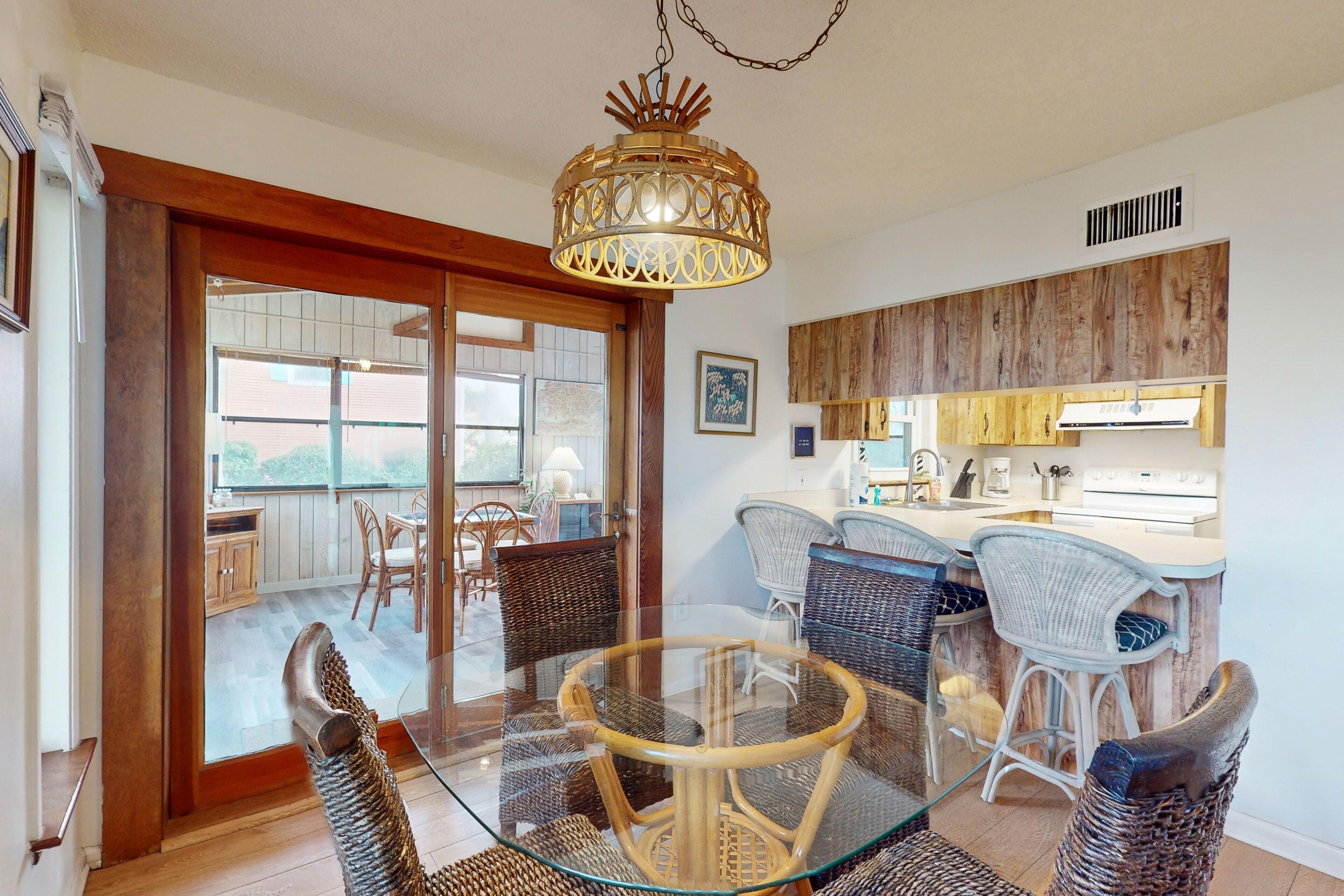 Ferienhaus, Mehrere Betten, Terrasse, eingeschränkter Meerblick (Seaside Cottage) | 3 Schlafzimmer, individuell dekoriert, individuell eingerichtet