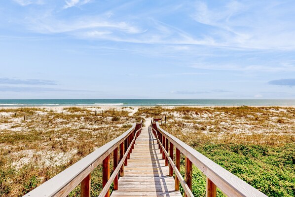 Beach nearby - Snowbird Friendly, Oceanfront Community With Optional Golf Cart! (Fernandina Beach)