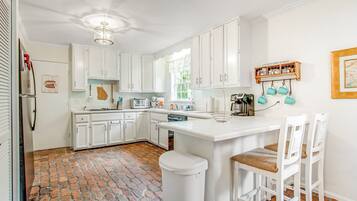 House, Multiple Beds, Patio, Garden View (My Best Friend's House) | Private kitchen