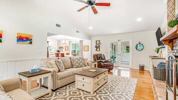 House, Multiple Beds, Patio, Garden View (My Best Friend's House) | Living area