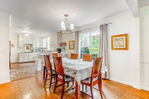 House, Multiple Beds, Patio, Garden View (My Best Friend's House) | 4 bedrooms, individually decorated, individually furnished, bed sheets - Relaxing, Dog-friendly Home With Furnished Patio, Washer/dryer, Wifi, & AC (St. Simons Island)