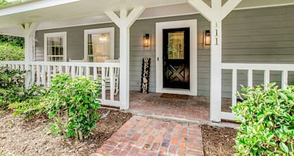 Relaxing, Dog-friendly Home With Furnished Patio, Washer/dryer, Wifi, & AC