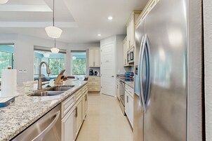House, Multiple Beds, Patio, Garden View (Casa Campo) | Private kitchen | Dining tables