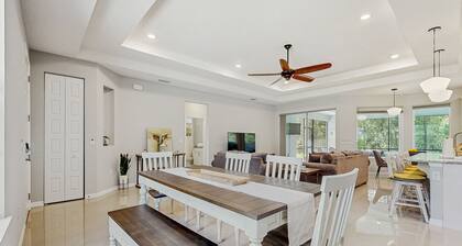 Spacious House With Private Covered Patio, Work Station, Full Kitchen and Grill