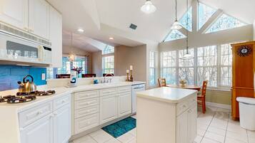 Condo, Multiple Beds, Hot Tub, Pool View (Eagle's View Retreat) | Private kitchen