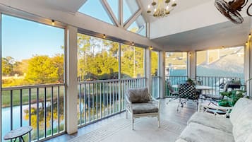 Kondominium, Beberapa Tempat Tidur, hot tub, pemandangan kolam renang (Eagle's View Retreat) | Area keluarga