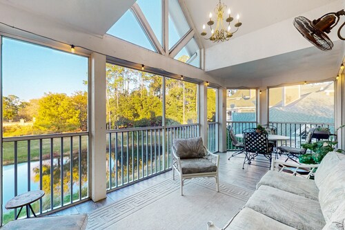 Spacious Condo With Pool, hot tub and Private Washer/dryer