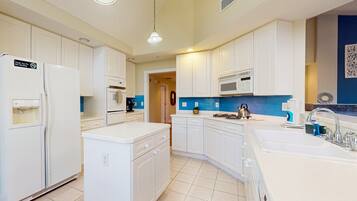 Condo, Berbilang Katil, Hot Tub, Pool View (Eagle's View Retreat) | Dapur peribadi