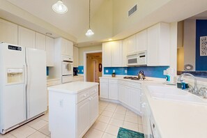 Condo, Multiple Beds, Hot Tub, Pool View (Eagle's View Retreat) | Private kitchen - Spacious Condo With Pool, hot tub and Private Washer/dryer (St. Augustine)