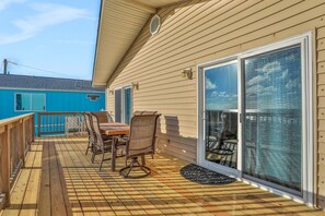 Outdoor dining - Oceanfront Condo With Private Beach Access in a Perfect Location (St. Augustine)