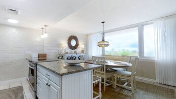 Kondominium, Beberapa Tempat Tidur, patio, pemandangan kolam renang (1149 Beach Walker) | Dapur pribadi