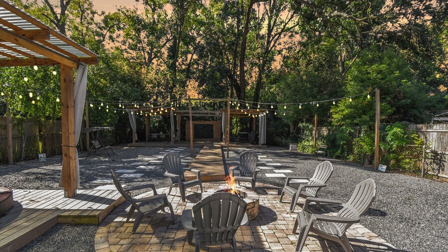 Downtown Jacksonville Retreat Pet-friendly With Hot Tub & Backyard Oasis