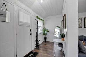 Nhà, nhiều giường, bồn tắm nước nóng, quang cảnh vườn (The Dancy House) | Nội thất