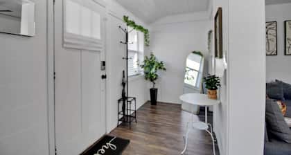 Downtown Jacksonville Retreat Pet-friendly With Hot Tub & Backyard Oasis