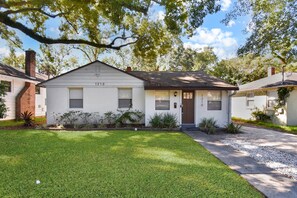 Exterior - Downtown Jacksonville Retreat Pet-friendly With Hot Tub & Backyard Oasis (Jacksonville)