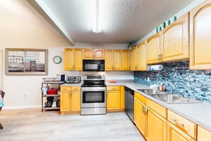 Private kitchen - Serene Home With Enclosed Yard, Grill, Games, & Central AC - Dog-friendly (St. Augustine)