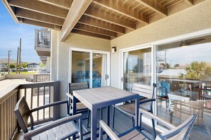 Outdoor dining - Ocean-view Condo With Pool, Balcony, AC & W/D - Walk to Beach & Near Downtown (Fernandina Beach)