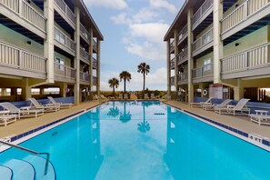 Pool - Ocean-view Condo With Pool, Balcony, AC & W/D - Walk to Beach & Near Downtown (Fernandina Beach)