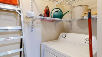 Kondominium, Beberapa Tempat Tidur, patio, pemandangan kebun (Beach Therapy) | Laundry