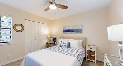 Spacious Centrally Located Condo With Patio, Open Layout, Smart Tvs, AC, & W/D