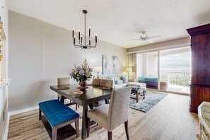 公寓客房, 多張床, 可使用泳池, 海景 (Ocean Breeze Retreat) | 2 間臥室、獨特裝潢、布置獨特、床單