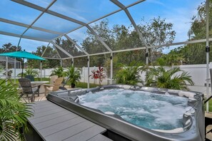Terrace/patio - Spacious Home With Private hot Tub, Firepit, Grill and 3 in 1 Game Table (Palm Coast)