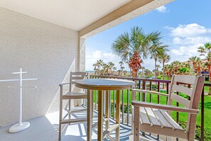 Apartment, Mehrere Betten, Poolzugang, Meerblick (Ocean Villas 58) | Speisen im Freien