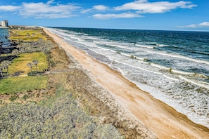 Beach nearby - Second Floor, Dog-friendly Condo With Shared Pool, High-speed Wifi, & Central AC (Palm Coast)