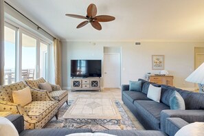 コンドミニアム ベッド (複数台) パティオ オーシャンビュー (82 Ocean Place) | リビング エリア