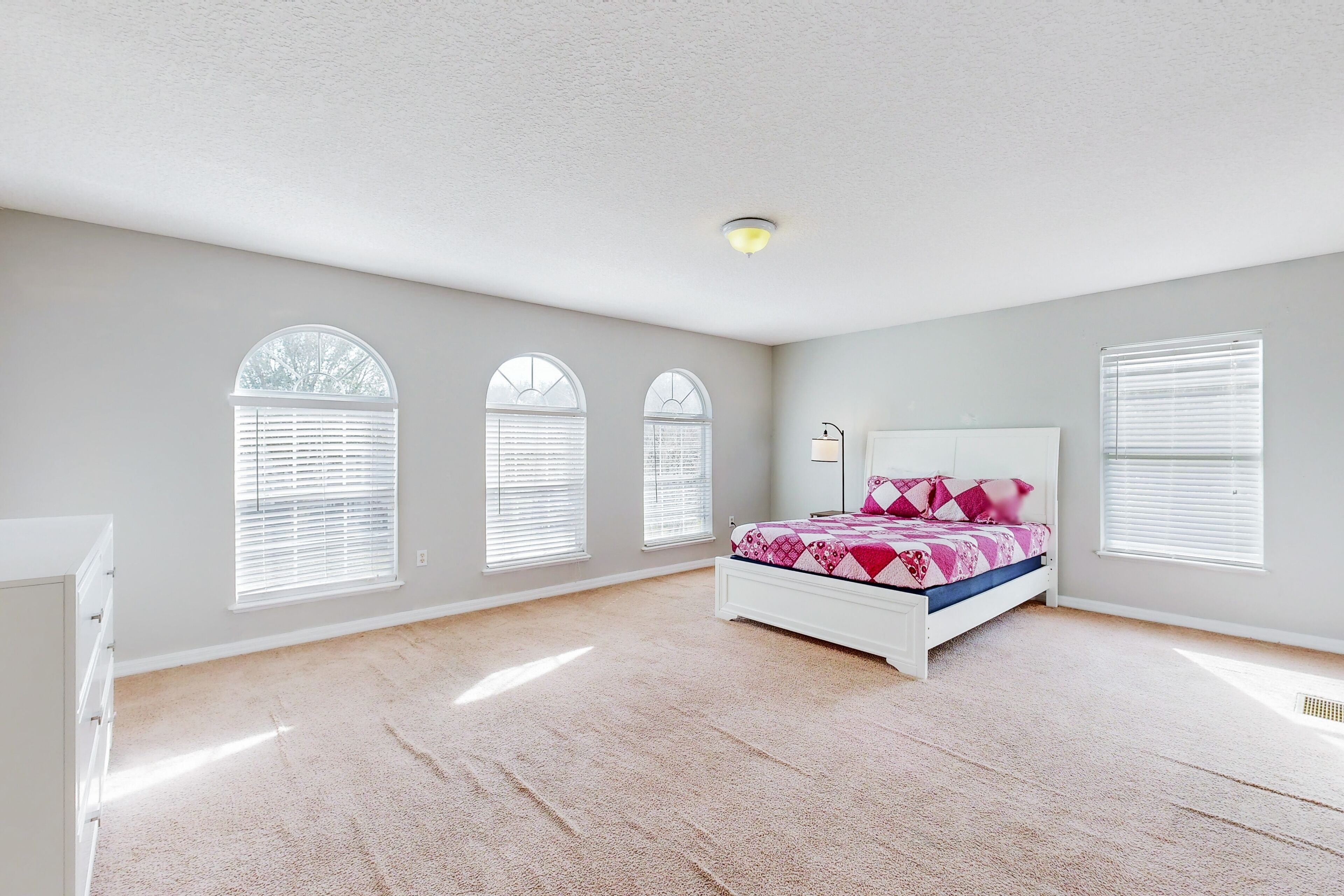 House, Multiple Beds, Patio, Garden View (The Buckingham Palace) | 5 bedrooms, individually decorated, individually furnished, bed sheets