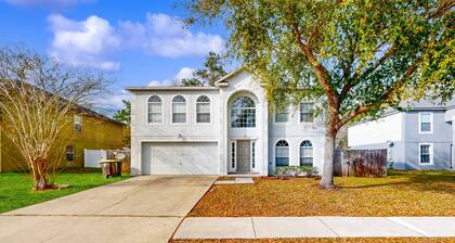 Royal Retreat With Enclosed Yard and Screened in Back Patio