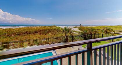 Oceanview Condo With Pool, Beach Access, Jetted Tub, W/d, & AC