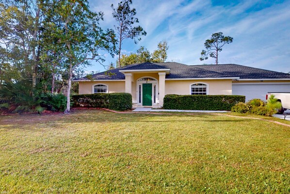 Exterior - Spacious Home With Enclosed Pool, Open Layout, Washer/dryer, Internet, & AC (Palm Coast)