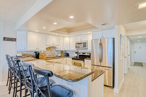 Appart'hôtel, plusieurs lits, patio, vue océan (Sand Dollar II - 103) | Cuisine privée