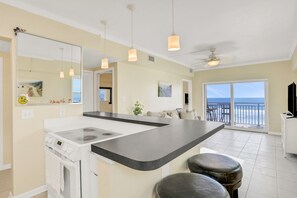 Interior - Oceanfront Condo With Pool, Amazing View, Balcony & Beach Access (Jacksonville Beach)
