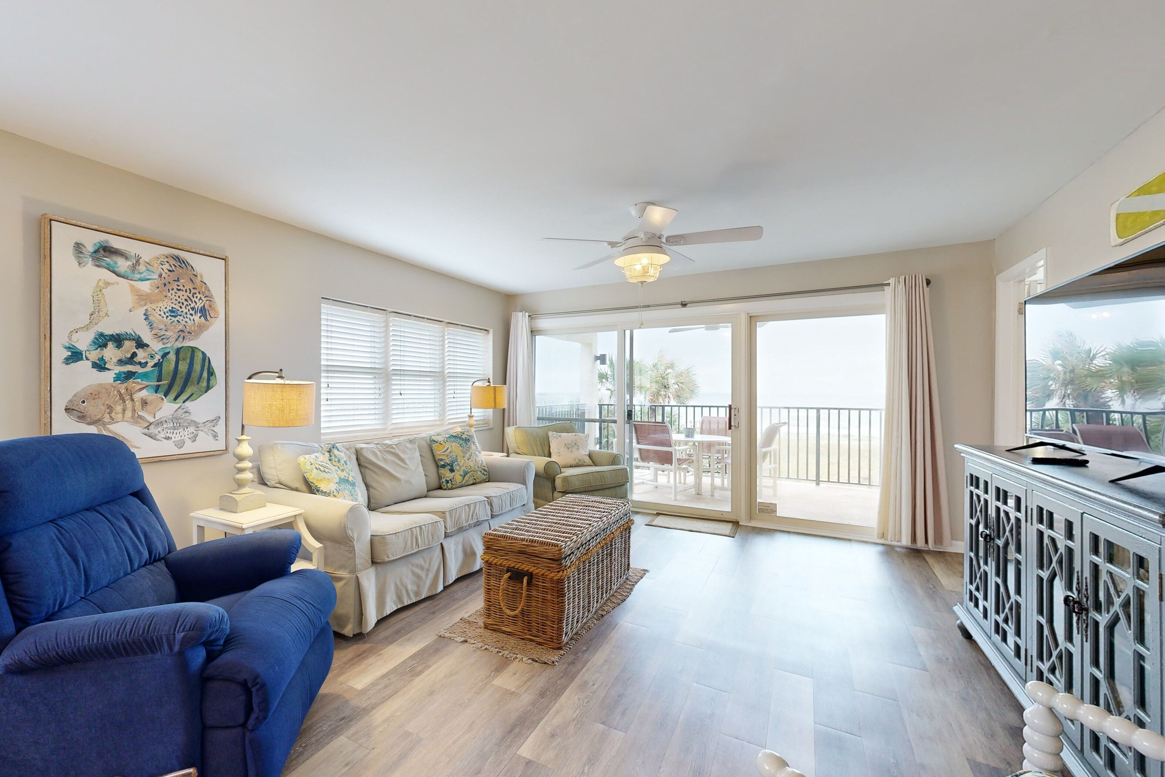 Apartment, Mehrere Betten, Balkon, Poolblick (Amelia South Condo N2) | Wohnbereich