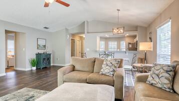 Rumah, 2 Tempat Tidur Queen, patio, pemandangan kebun (Hawkins Cove) | Area keluarga