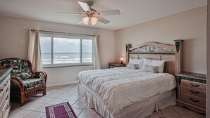 独立别墅, 多张床, 露台, 海洋景观 (Four Winds Oceanfront Condo)