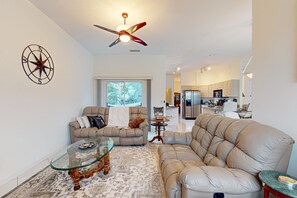 Interior - Prime House With Lanai, Private Pool, Bbq, and Water Views (Palm Coast)