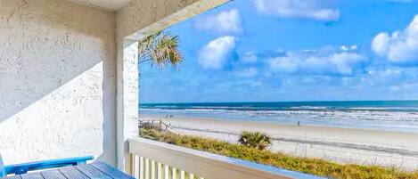 Condo, Plusieurs lits, accès à la piscine, vue sur la plage (The Sandpiper) | Vue de la chambre